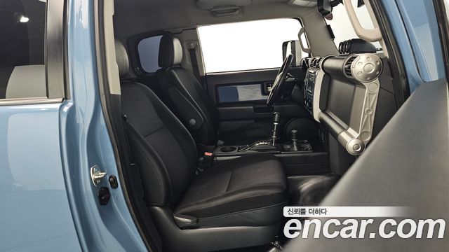 Toyota FJ Cruiser 4WD V6 2014 — фото 10