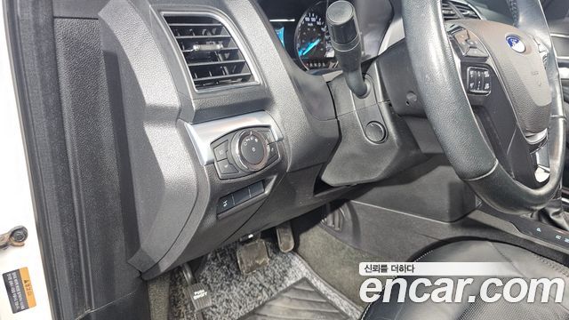Ford Explorer 2.3 Limited 4WD 5th 2018 — фото 14
