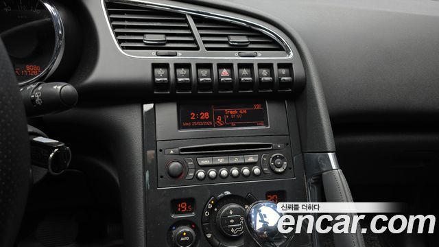 Peugeot 3008 2.0 HDi First Generation 2015 — фото 16