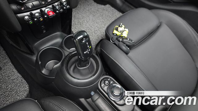 MINI Cooper S 5Door Multitione Edition 3rd 2023 — фото 9