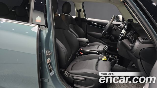 MINI Cooper S 5Door Multitione Edition 3rd 2023 — фото 10