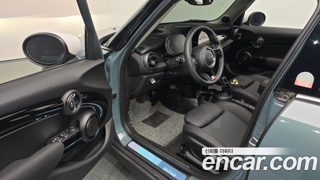MINI Cooper S 5Door Multitione Edition 3rd 2023 — фото 15