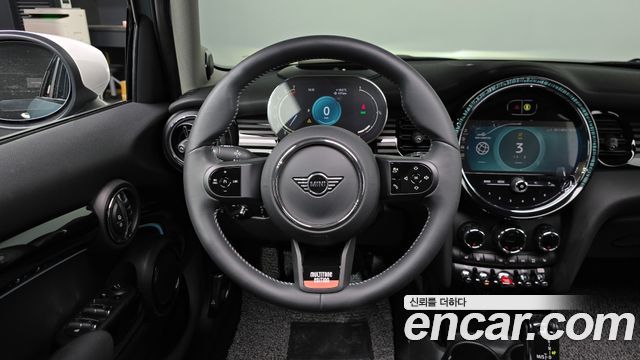 MINI Cooper S 5Door Multitione Edition 3rd 2023 — фото 17