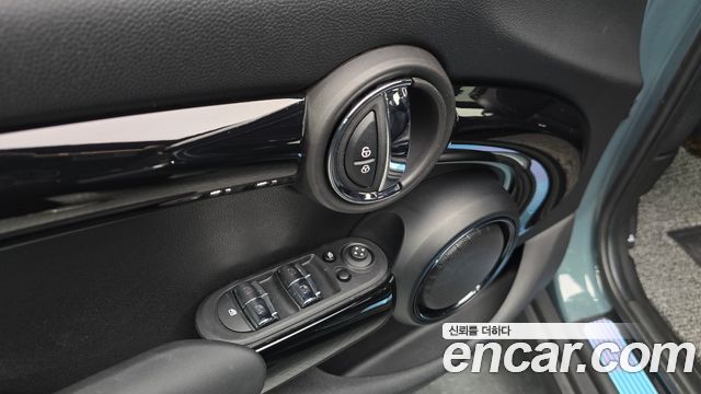 MINI Cooper S 5Door Multitione Edition 3rd 2023 — фото 21