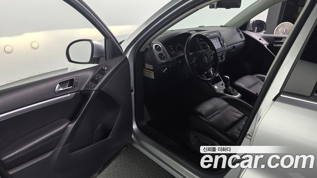 Volkswagen Tiguan 2.0 TDI Comfort 5N 2014 — фото 11