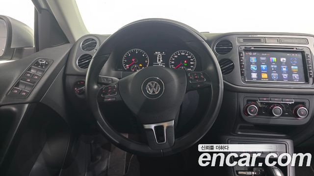 Volkswagen Tiguan 2.0 TDI Comfort 5N 2014 — фото 13