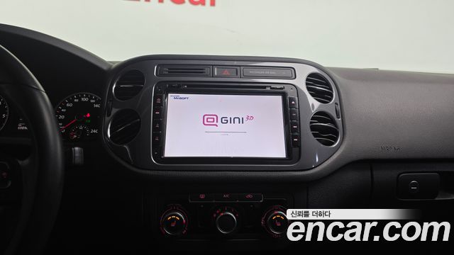 Volkswagen Tiguan 2.0 TDI Comfort 5N 2014 — фото 14