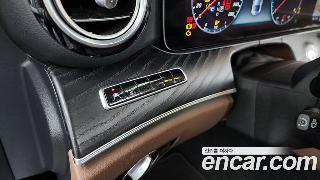 Mercedes-Benz E-Class (W213) E300 4MATIC Avnatgarde 2019 — фото 16