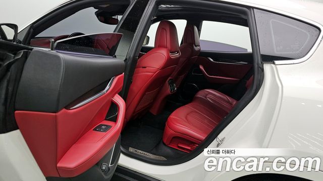Maserati Levante 3.0 Diesel AWD Sport 2017 — фото 19