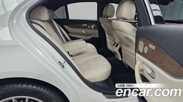 Mercedes-Benz E-Class (W213) E220d 4MATIC Exclusive 2022 — фото 16