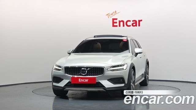 Volvo V60 Cross Country (II) B5 Pro AWD 2021 — фото 3