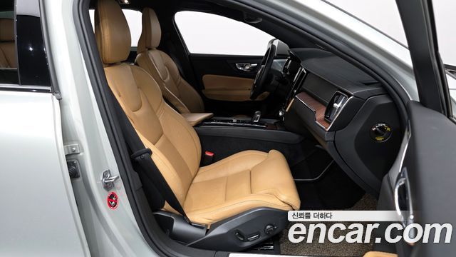 Volvo V60 Cross Country (II) B5 Pro AWD 2021 — фото 11