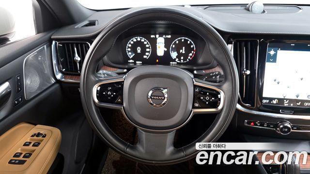 Volvo V60 Cross Country (II) B5 Pro AWD 2021 — фото 13