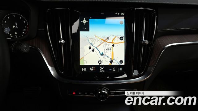 Volvo V60 Cross Country (II) B5 Pro AWD 2021 — фото 15