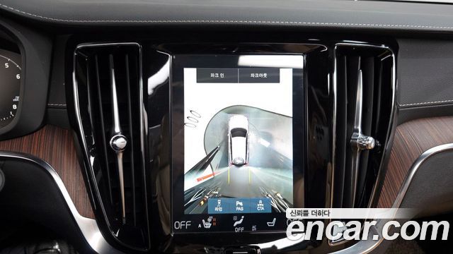 Volvo V60 Cross Country (II) B5 Pro AWD 2021 — фото 16