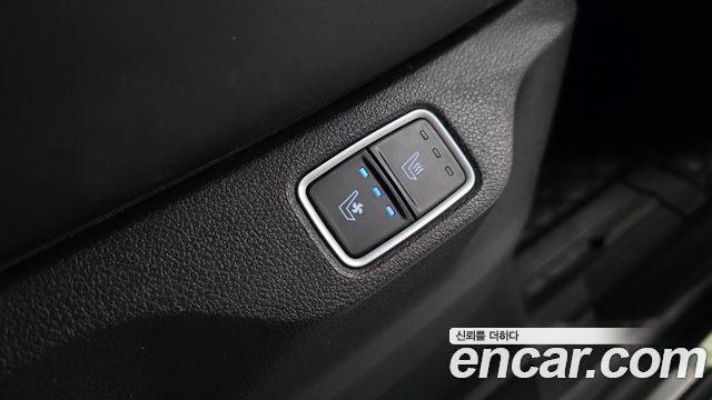 Hyundai Staria 4WD Lounge 9-Seater Inspiration 2022 — фото 19