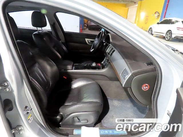 Jaguar XF 2.0 Luxury X250 2013 — фото 8