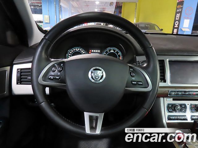 Jaguar XF 2.0 Luxury X250 2013 — фото 10