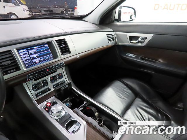 Jaguar XF 2.0 Luxury X250 2013 — фото 15