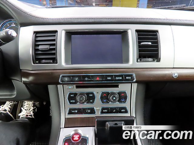 Jaguar XF 2.0 Luxury X250 2013 — фото 16