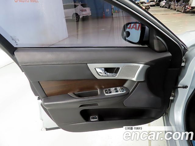 Jaguar XF 2.0 Luxury X250 2013 — фото 18