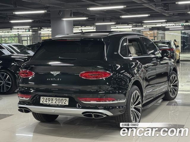 Bentley Bentayga 4.0 V8 EWB First Edition 2024 — фото 3