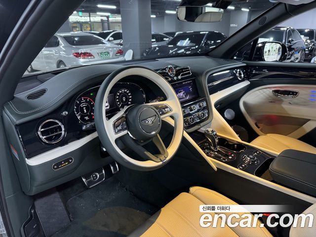 Bentley Bentayga 4.0 V8 EWB First Edition 2024 — фото 4