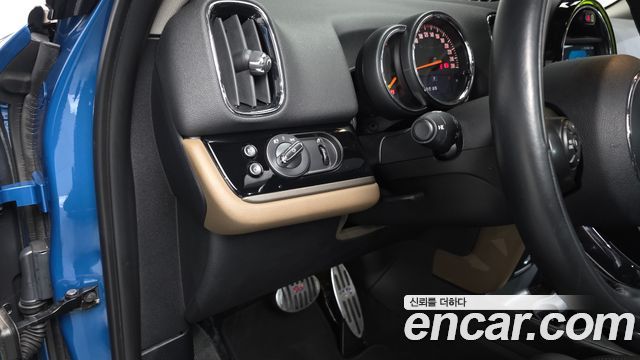 MINI Cooper D Countryman ALL4 2nd 2018 — фото 13