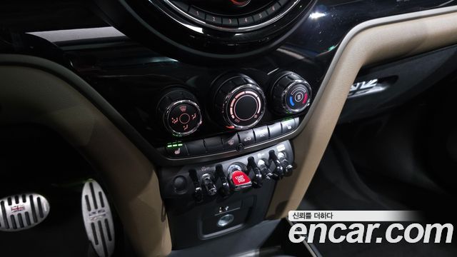 MINI Cooper D Countryman ALL4 2nd 2018 — фото 17