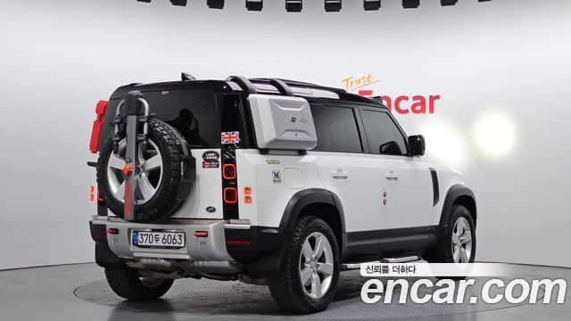 Land Rover Defender (L663) 110 D300 HSE 2022 — фото 2