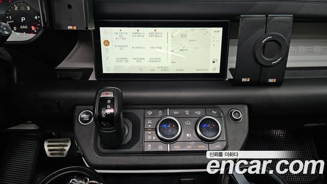 Land Rover Defender (L663) 110 D300 HSE 2022 — фото 12