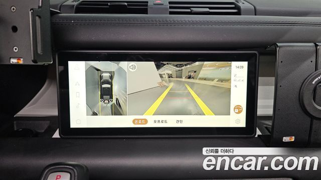 Land Rover Defender (L663) 110 D300 HSE 2022 — фото 13
