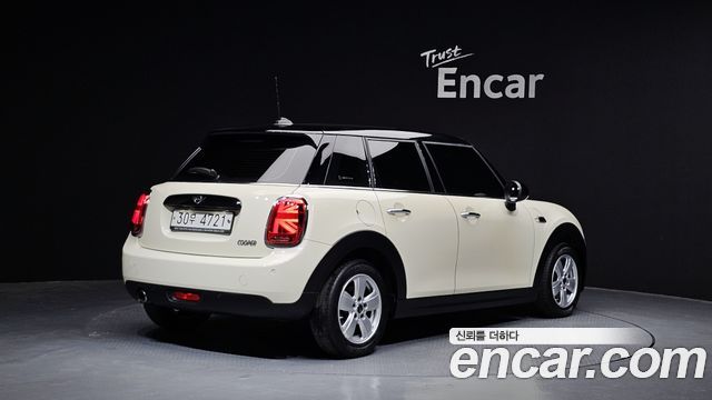 MINI Cooper 5Door Standard 3rd 2019 — фото 2