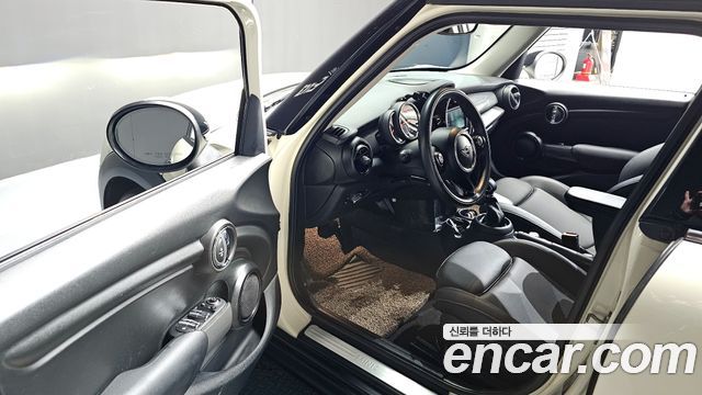 MINI Cooper 5Door Standard 3rd 2019 — фото 10