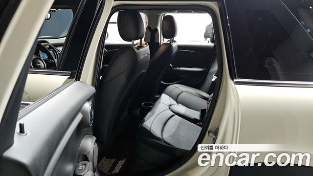 MINI Cooper 5Door Standard 3rd 2019 — фото 11