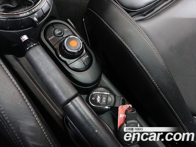 MINI Cooper D 5Door Mid 3rd 2015 — фото 15