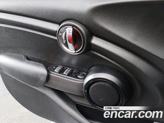 MINI Cooper D 5Door Mid 3rd 2015 — фото 18