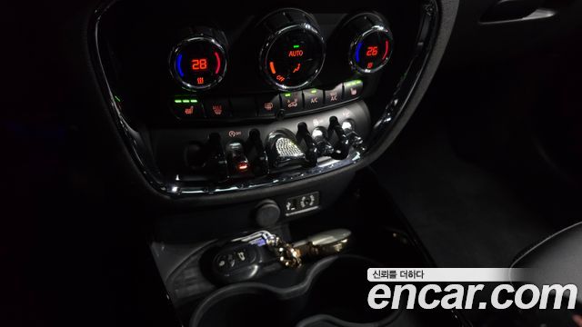 MINI Cooper D Clubman High 2nd 2017 — фото 16