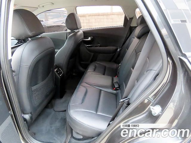 Kia Niro 1.6 HEV Prestige 2022 — фото 6