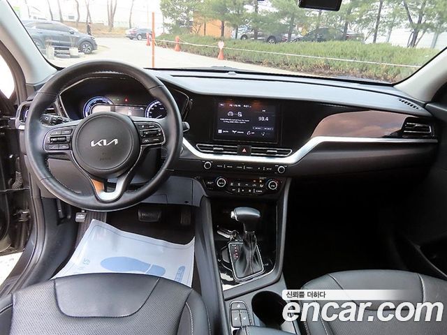Kia Niro 1.6 HEV Prestige 2022 — фото 7