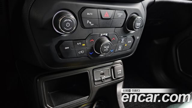 Jeep Renegade 2.4 Limited 2020 — фото 18
