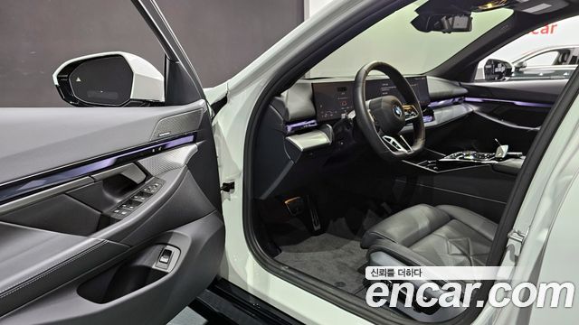 BMW 5 Series (G60) 530i xDrive M Sport 2025 — фото 15