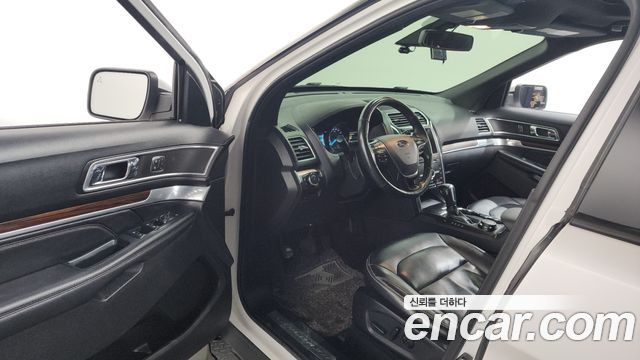 Ford Explorer 2.3 Limited 4WD 5th 2019 — фото 10