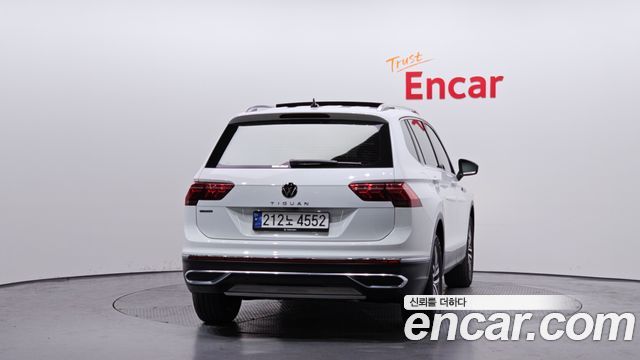 Volkswagen Tiguan Allspace 2.0 TSI Prestige 2023 — фото 4