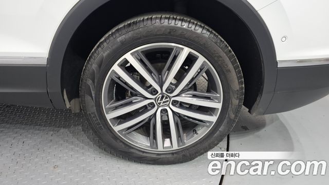 Volkswagen Tiguan Allspace 2.0 TSI Prestige 2023 — фото 5