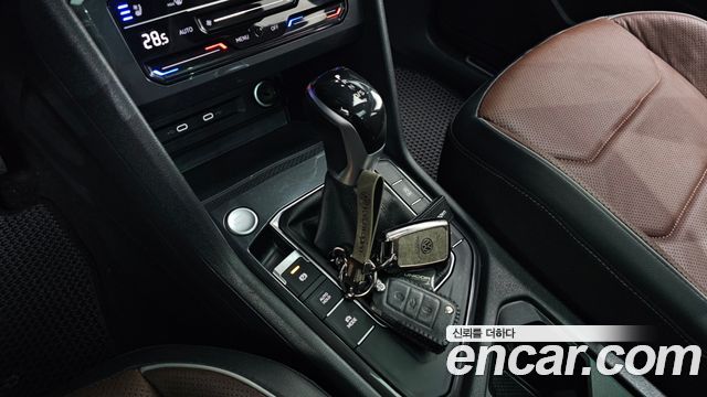 Volkswagen Tiguan Allspace 2.0 TSI Prestige 2023 — фото 9