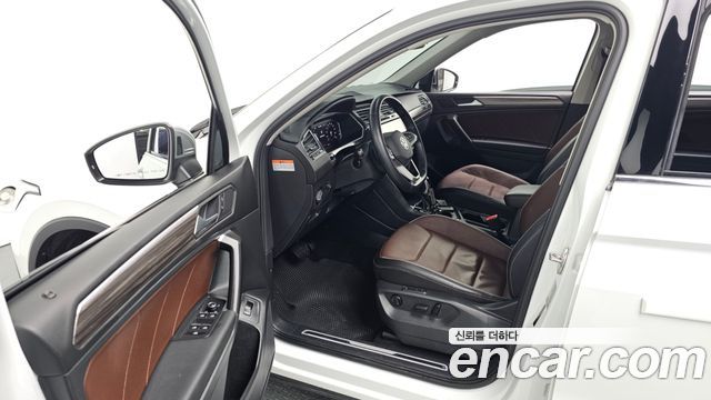 Volkswagen Tiguan Allspace 2.0 TSI Prestige 2023 — фото 10