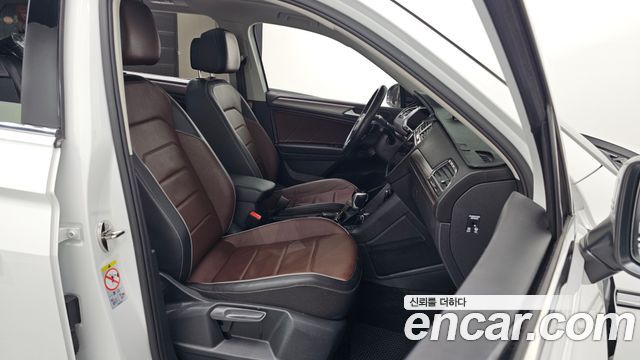 Volkswagen Tiguan Allspace 2.0 TSI Prestige 2023 — фото 11