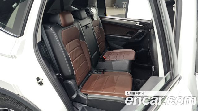 Volkswagen Tiguan Allspace 2.0 TSI Prestige 2023 — фото 12