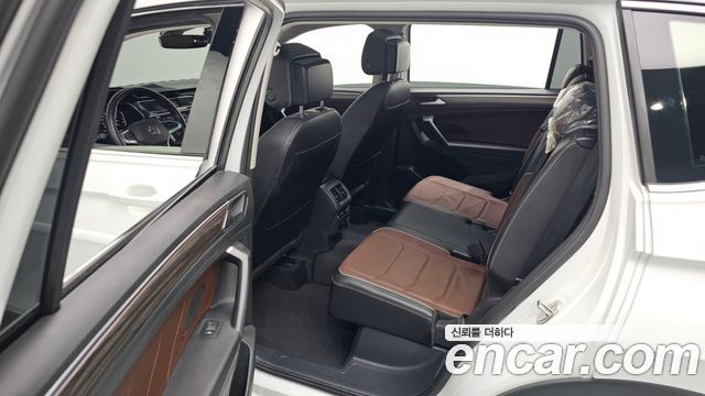 Volkswagen Tiguan Allspace 2.0 TSI Prestige 2023 — фото 13